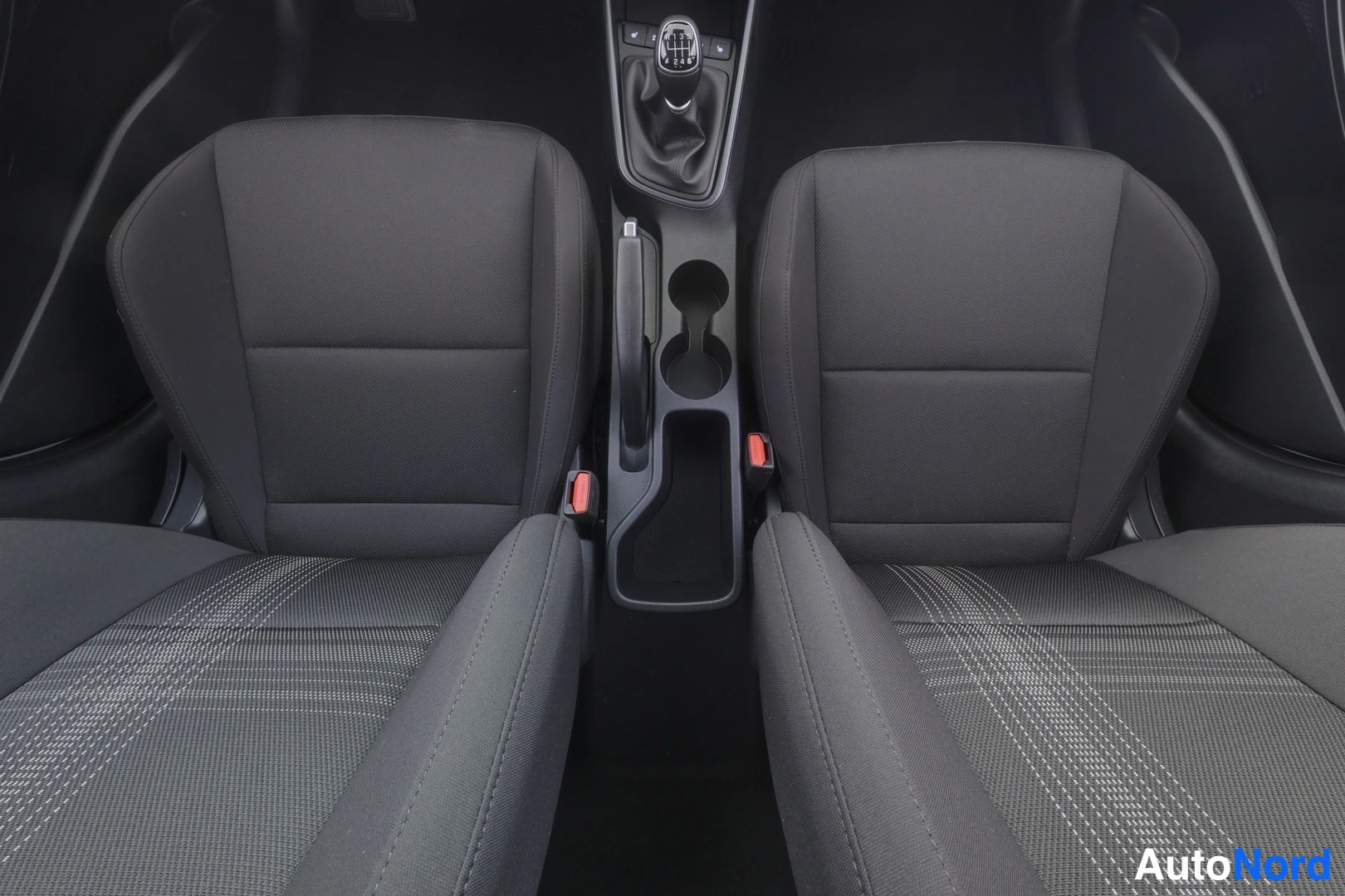 Grey Hyundai Bayon 2026, front seats, photo 9