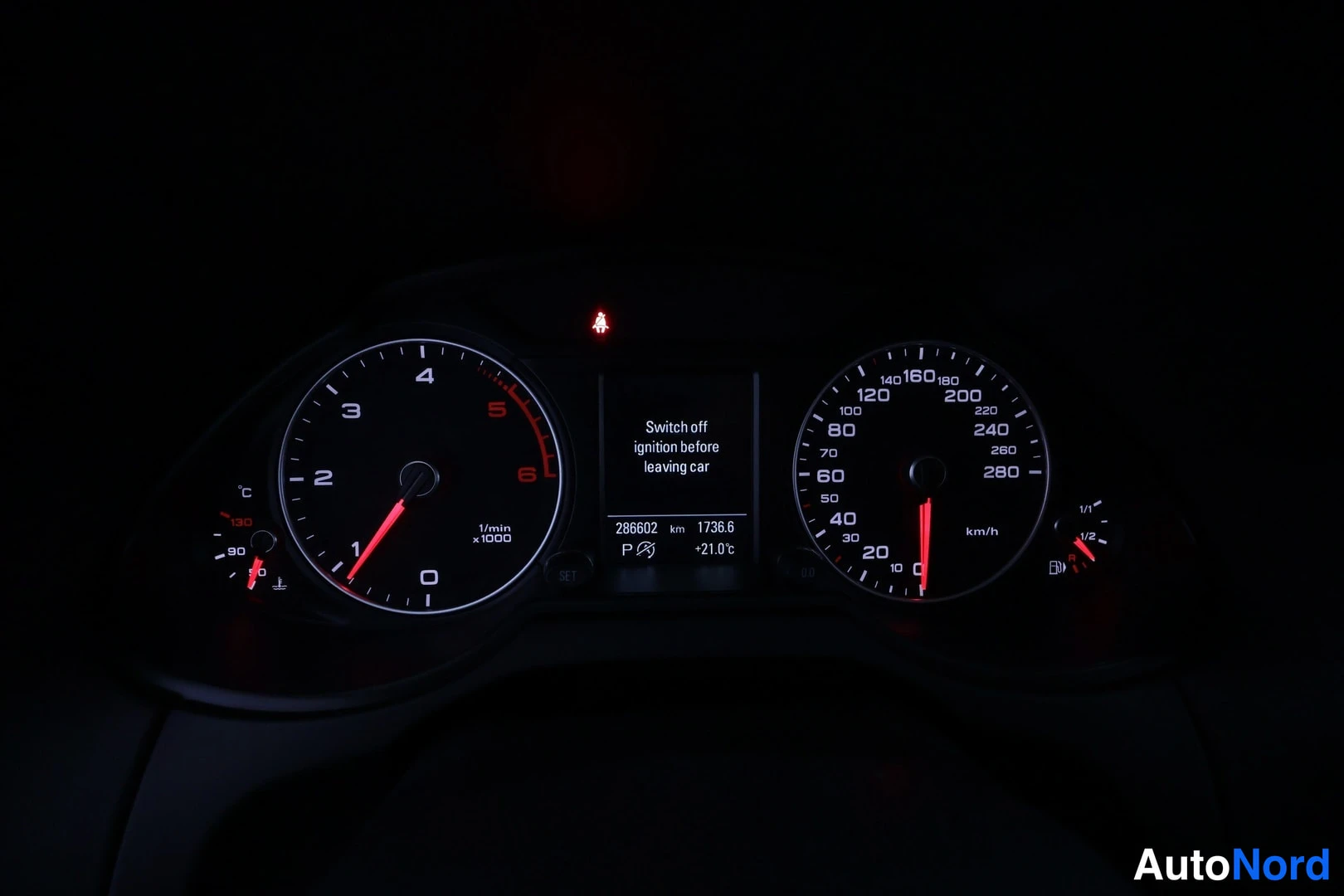 Valkoinen Audi Q5 2016, yksityiskohta, kuva 33