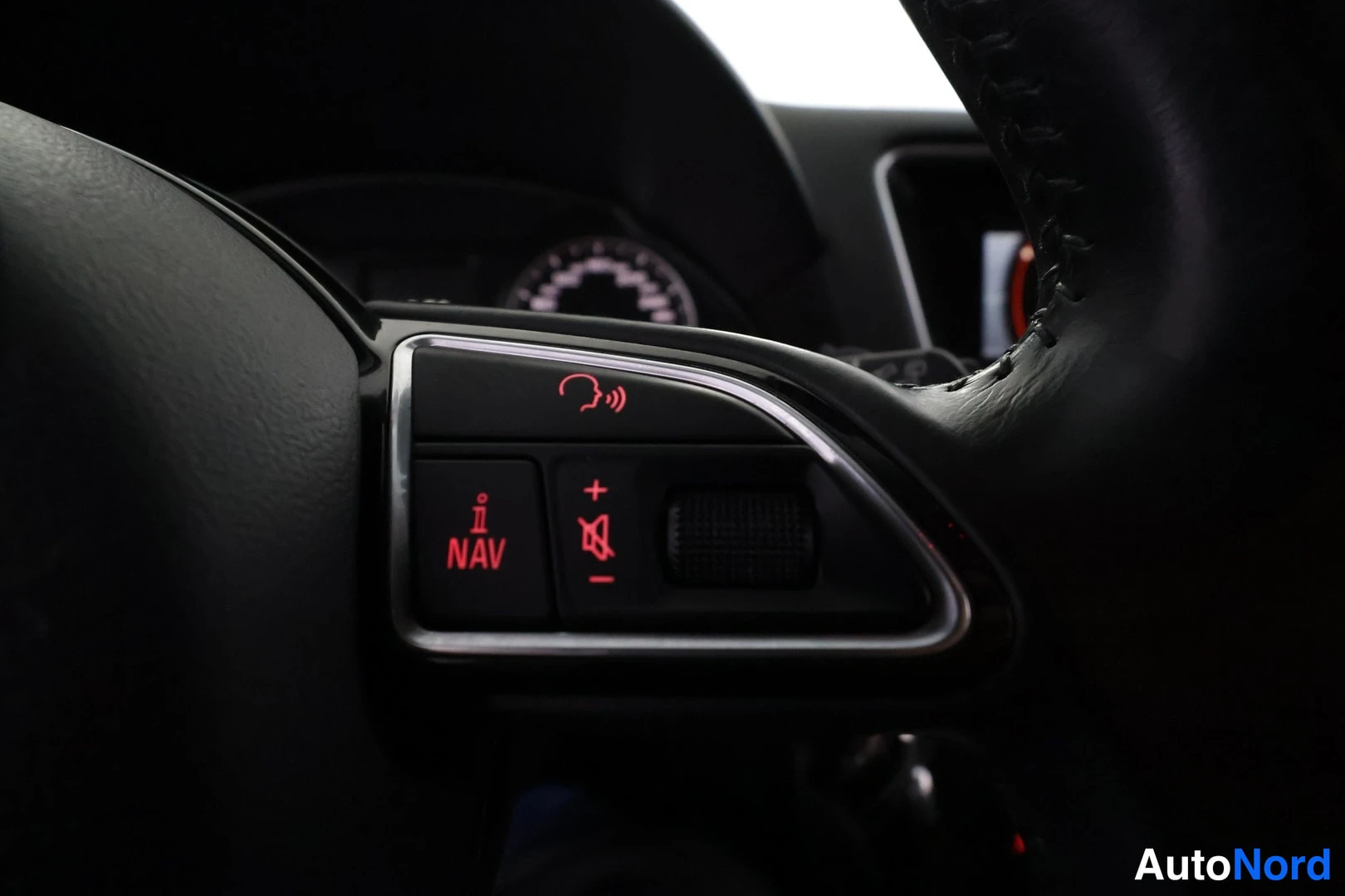 Valkoinen Audi Q5 2016, yksityiskohta, kuva 35
