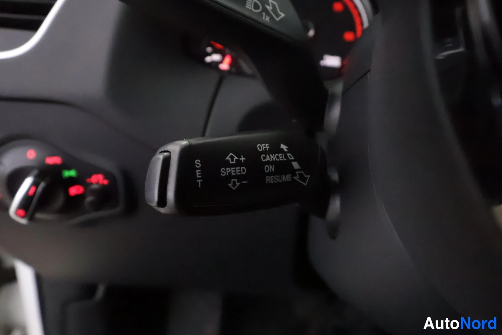 Valkoinen Audi Q5 2016, yksityiskohta, kuva 36