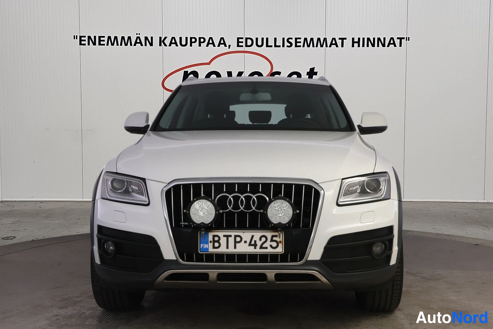 Valkoinen Audi Q5 2016, edestä, kuva 3