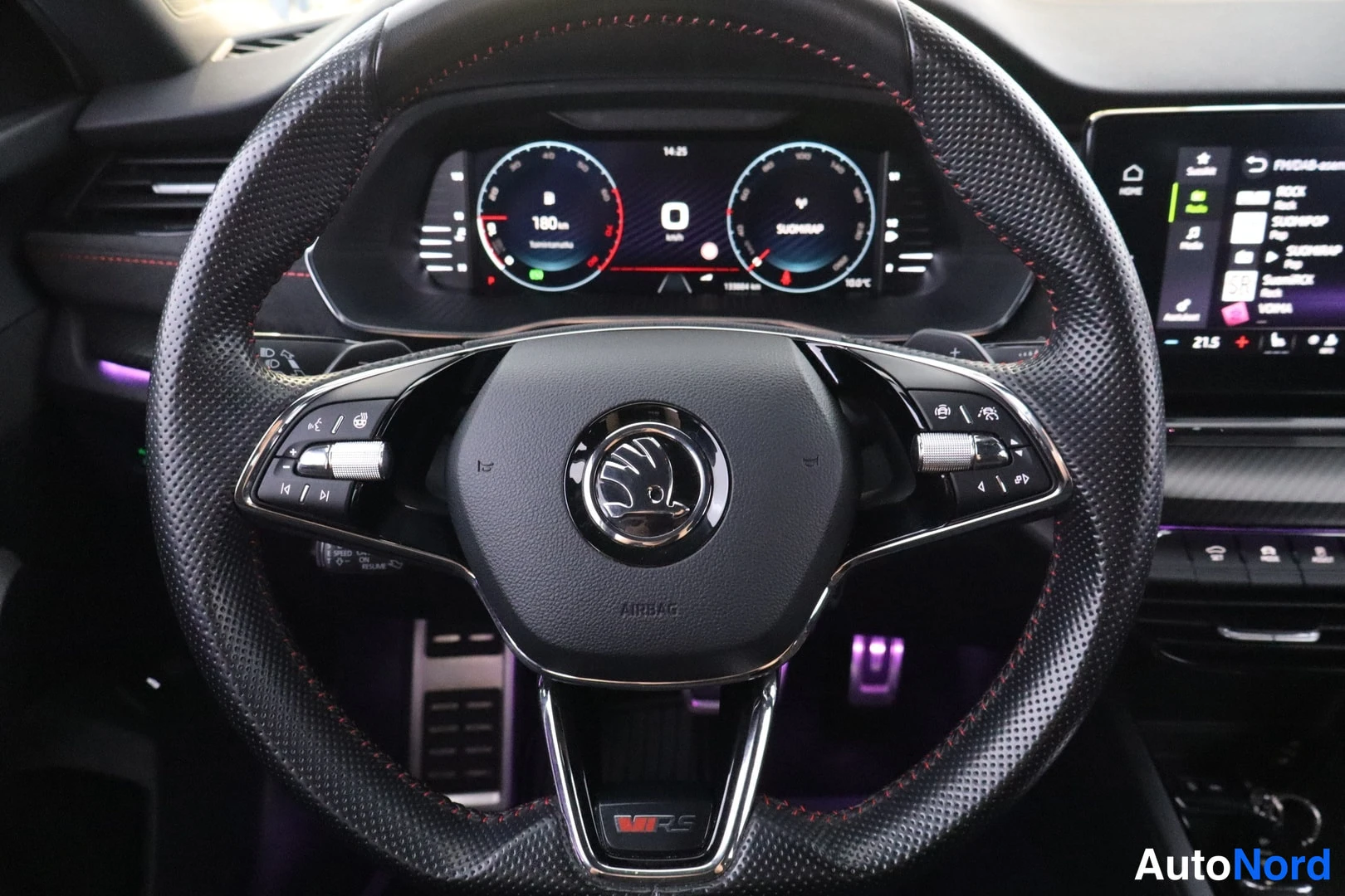 Vit Skoda Octavia 2021, detalj, bild 14