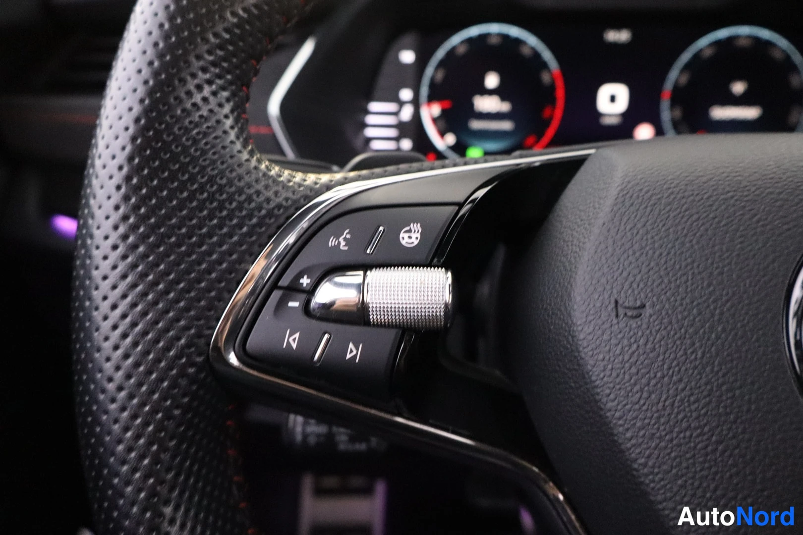 Vit Skoda Octavia 2021, detalj, bild 15