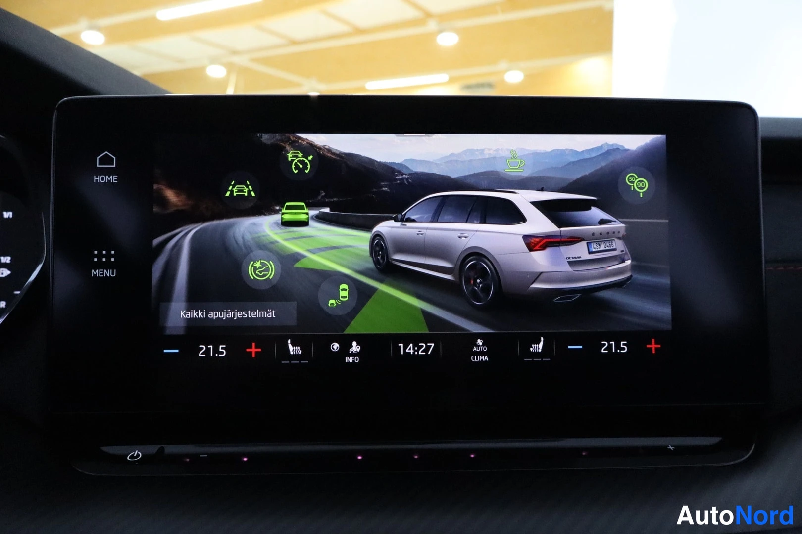 Vit Skoda Octavia 2021, detalj, bild 22