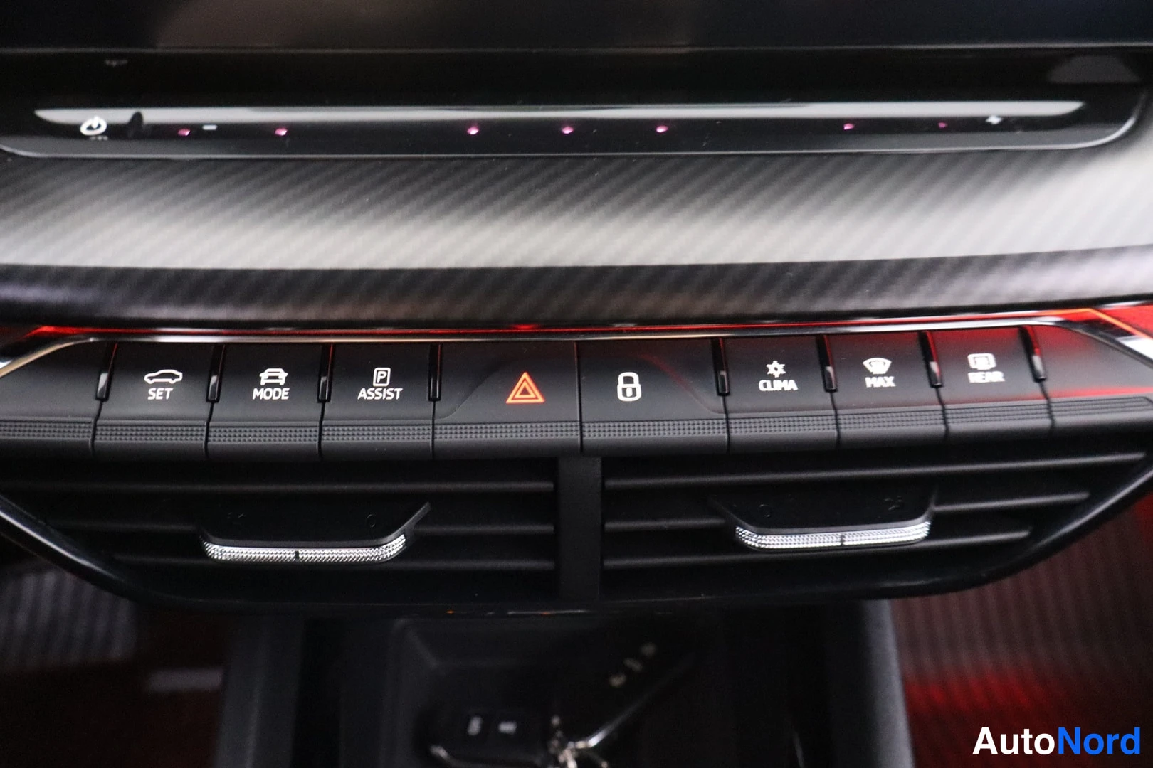 Vit Skoda Octavia 2021, detalj, bild 24