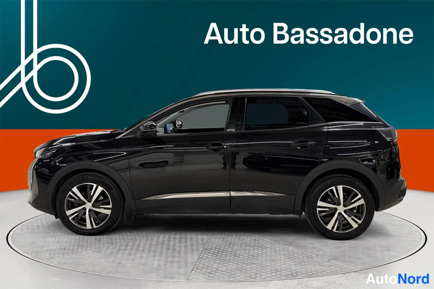 Musta Peugeot 3008 2021, sivulta, kuva 4
