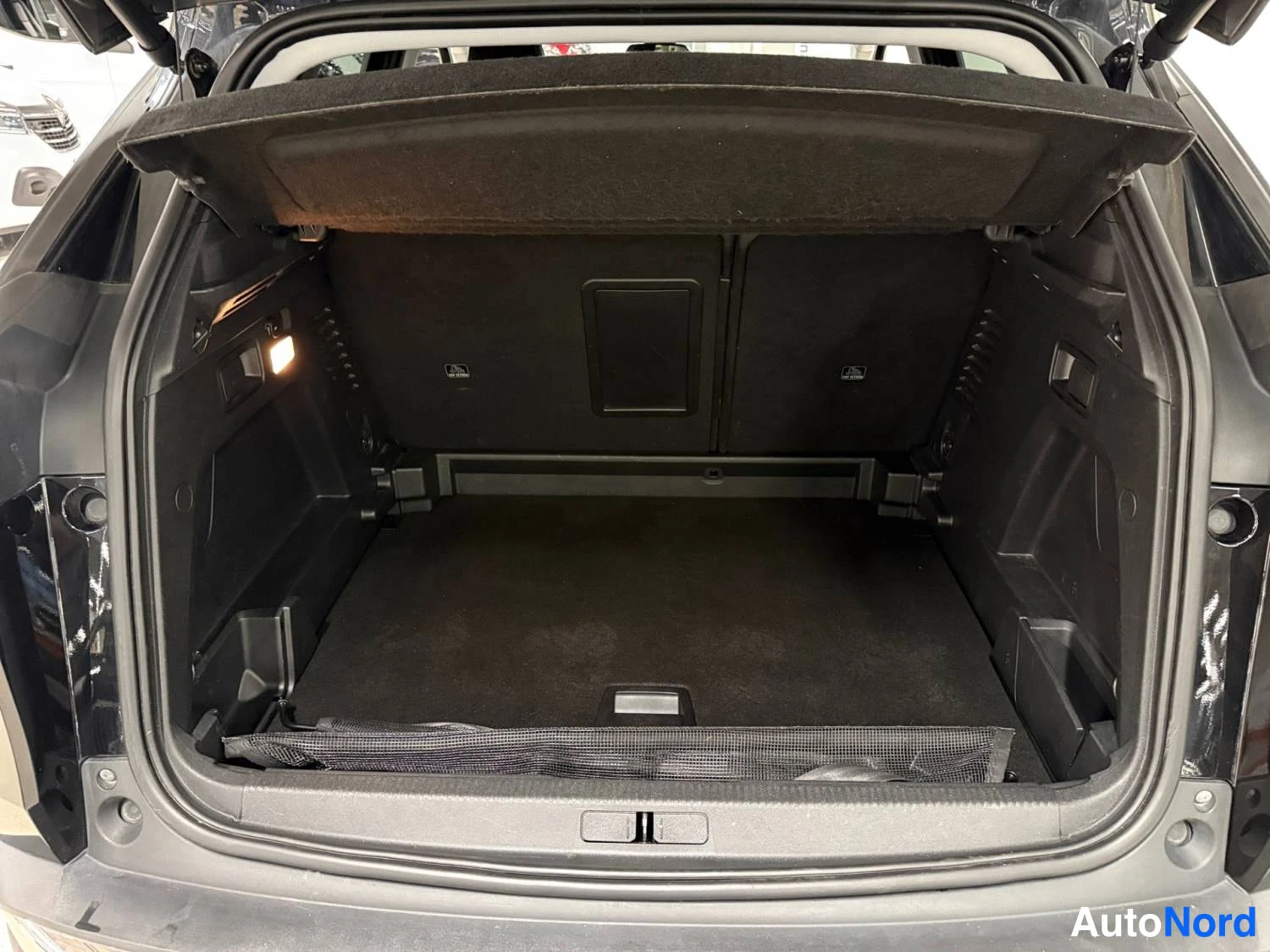 Musta Peugeot 3008 2021, tavaratila, kuva 14