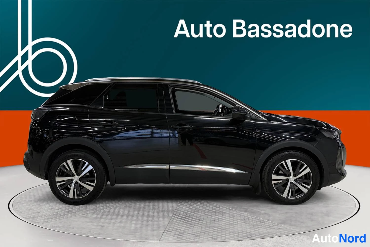 Musta Peugeot 3008 2021, sivulta, kuva 5