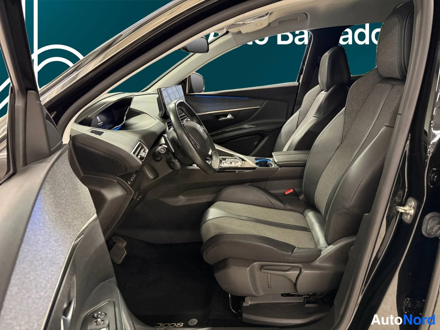 Musta Peugeot 3008 2021, ohjaamo, kuva 11