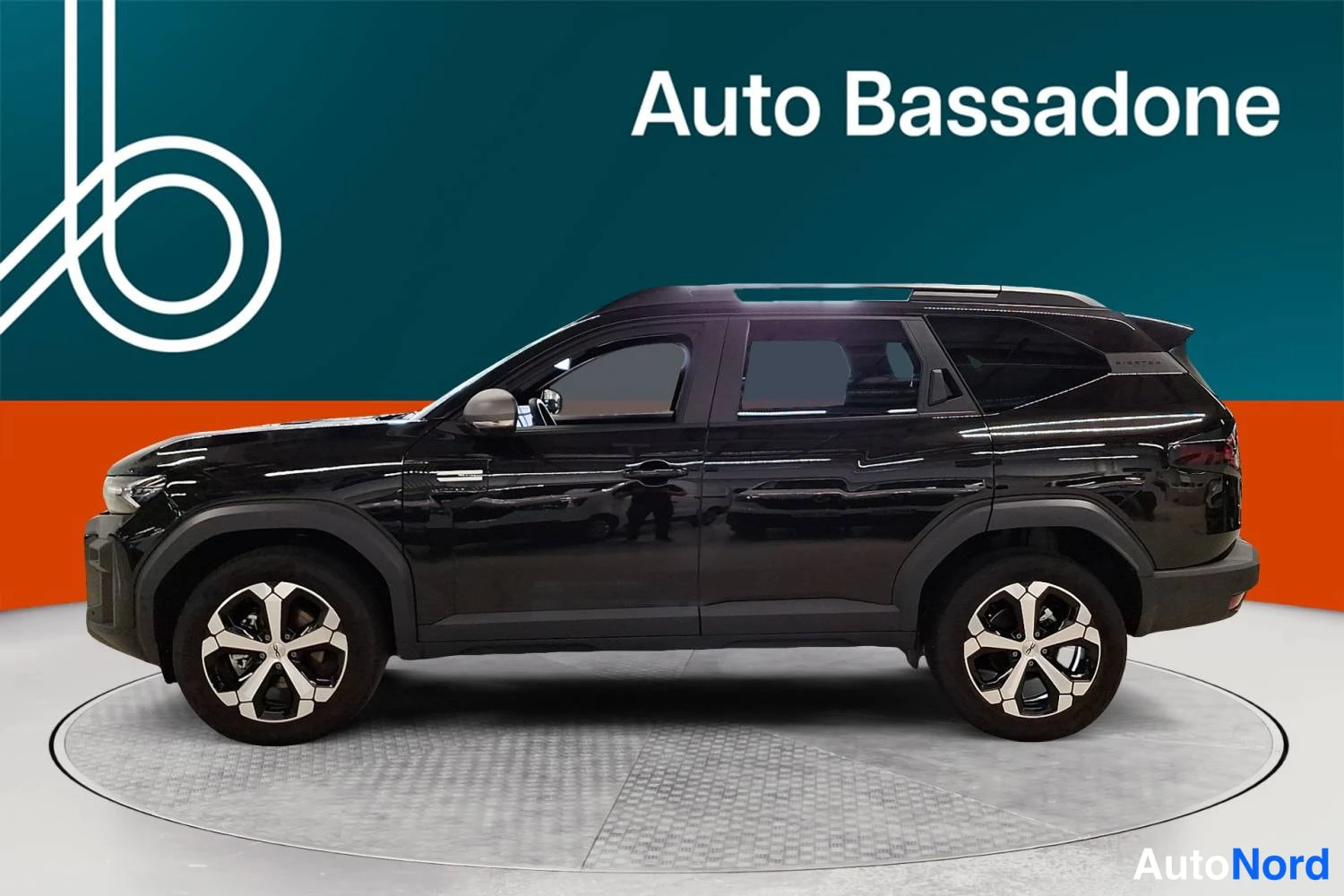 Musta Dacia Bigster 2026, sivulta, kuva 4