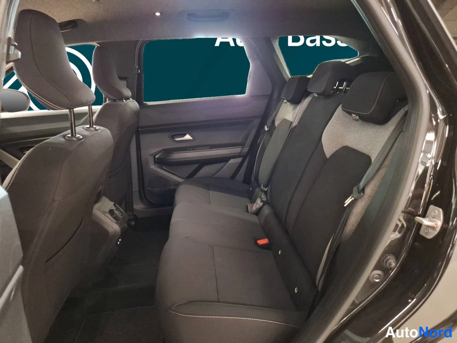 Musta Dacia Bigster 2026, takaistuimet, kuva 16