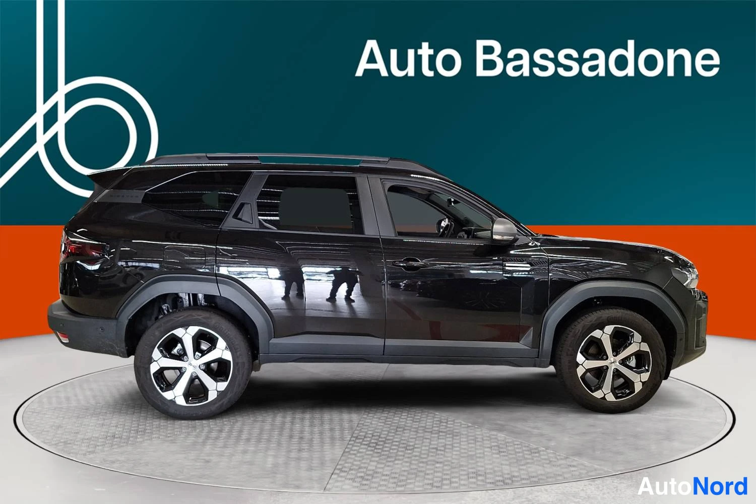 Musta Dacia Bigster 2026, sivulta, kuva 5