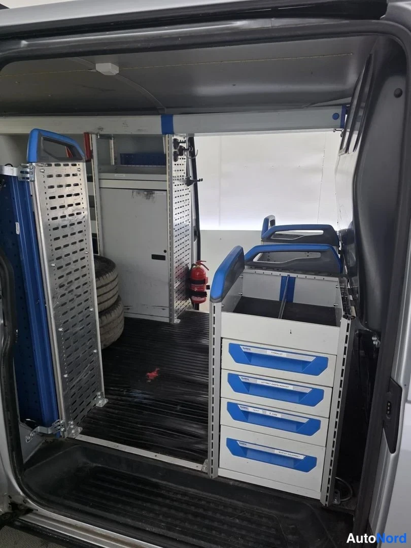 Hopea Volkswagen Transporter 2013, tavaratila, kuva 13
