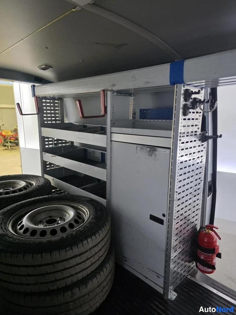 Hopea Volkswagen Transporter 2013, tavaratila, kuva 14