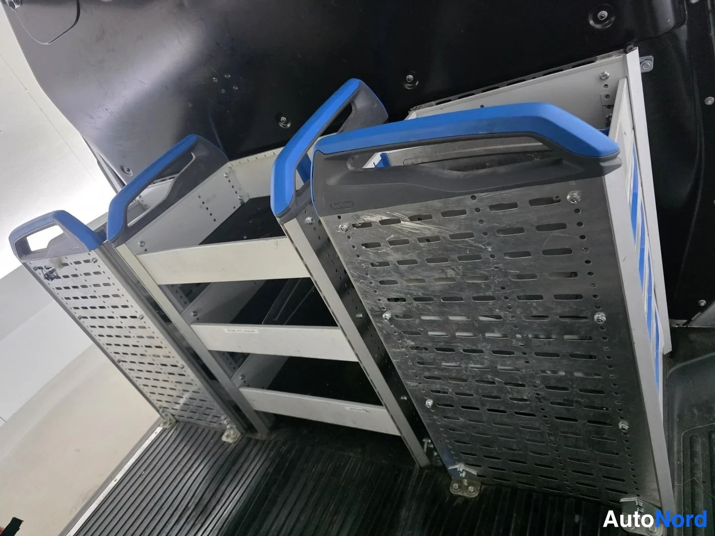 Hopea Volkswagen Transporter 2013, tavaratila, kuva 15