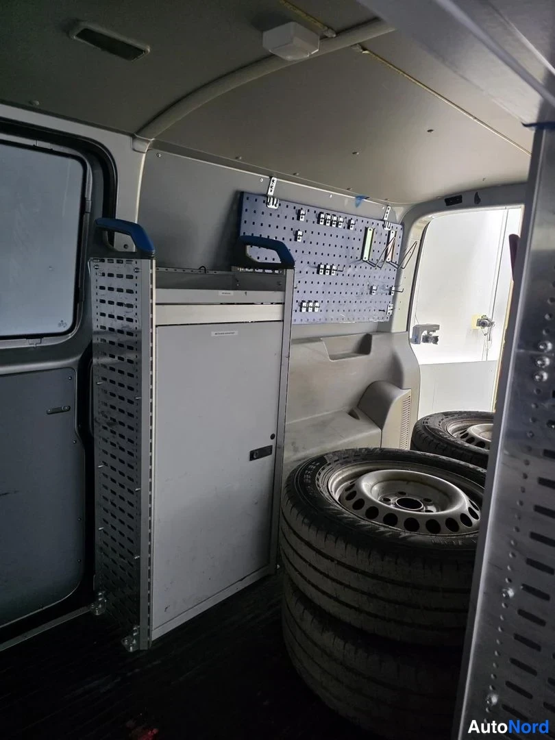 Hopea Volkswagen Transporter 2013, tavaratila, kuva 16
