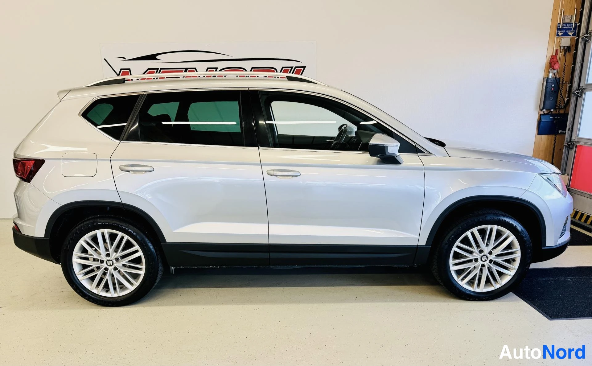 Hopea Seat Ateca 2017, sivulta, kuva 5