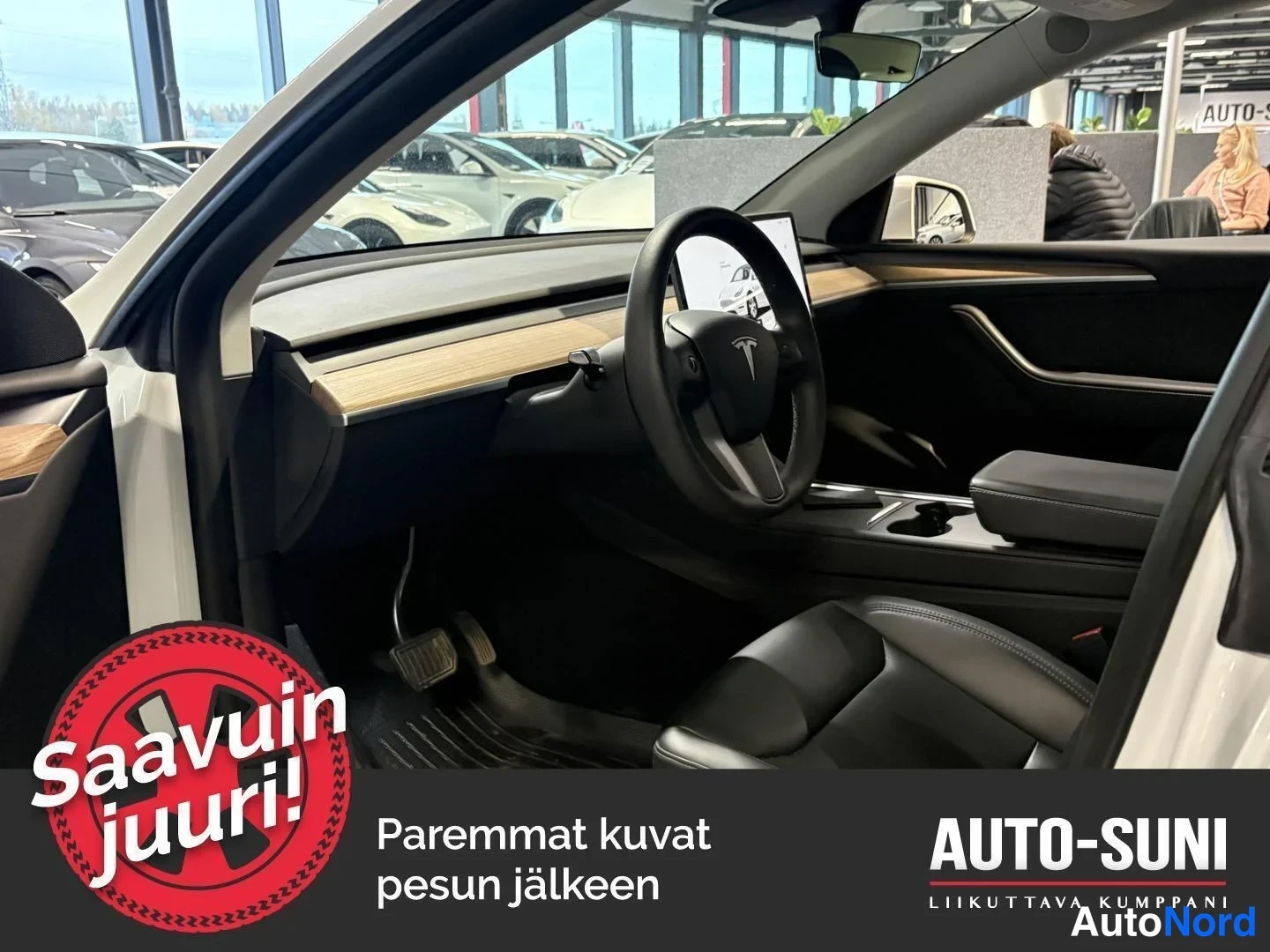 Valkoinen Tesla Model Y 2023, ohjaamo, kuva 4