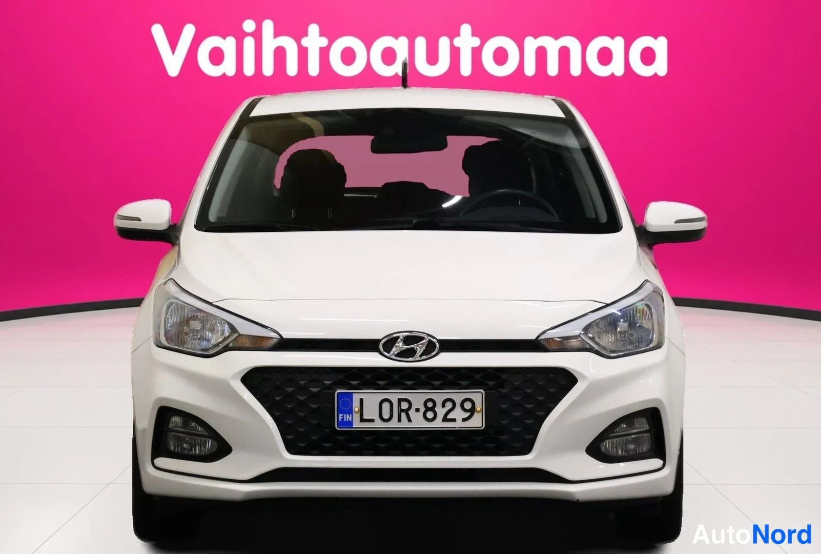 Valkoinen Hyundai i20 2019, edestä, kuva 5