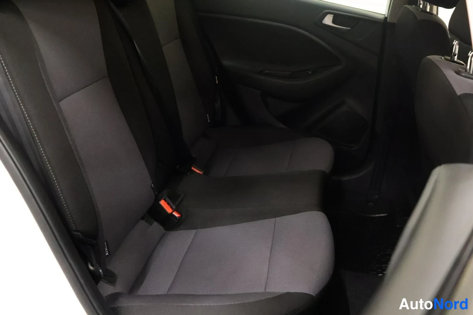 Valkoinen Hyundai i20 2019, takaistuimet, kuva 12