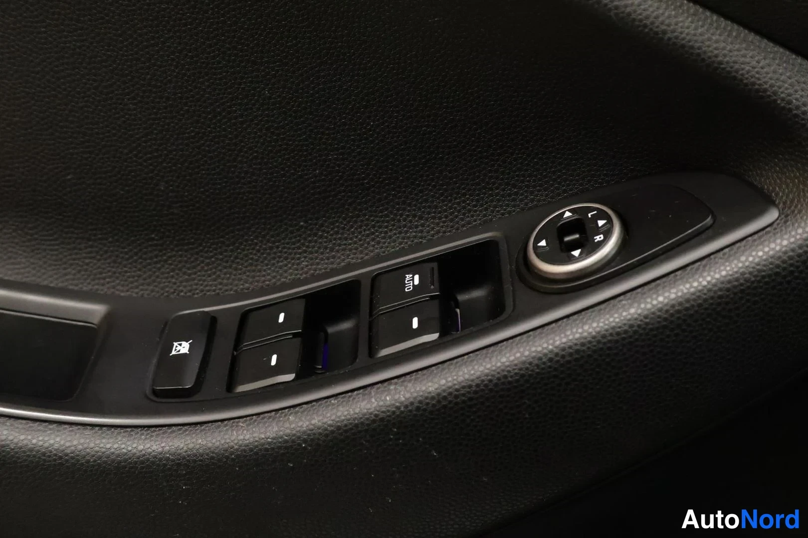 Valkoinen Hyundai i20 2019, yksityiskohta, kuva 18