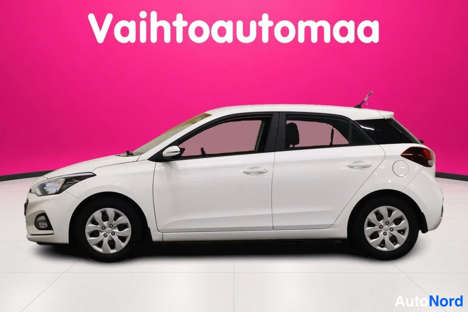 Valkoinen Hyundai i20 2019, etuviisto, keula vasemmalle, kuva 2