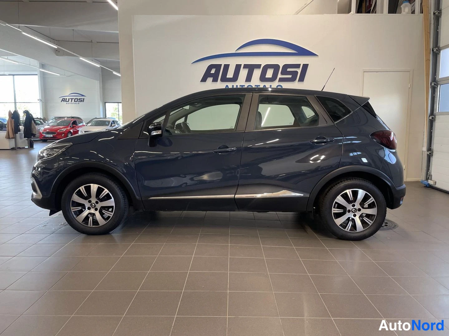 Sininen Renault Captur 2019, sivulta, kuva 4