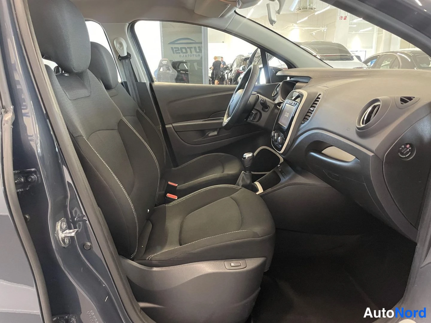Sininen Renault Captur 2019, etuistuimet, kuva 9