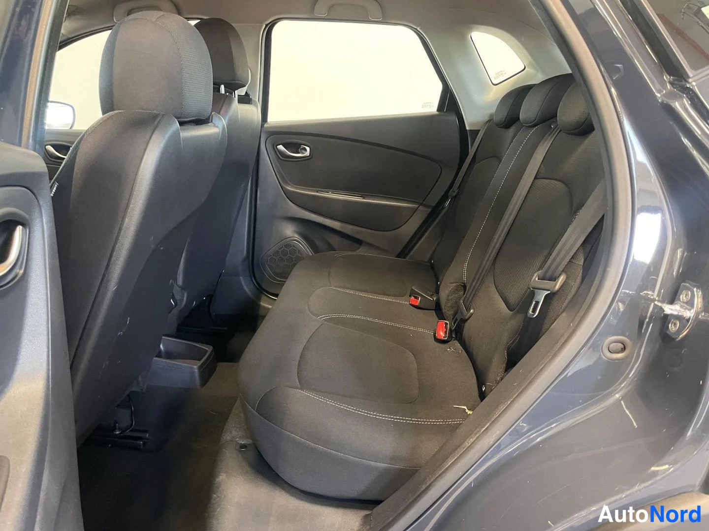 Sininen Renault Captur 2019, takaistuimet, kuva 10