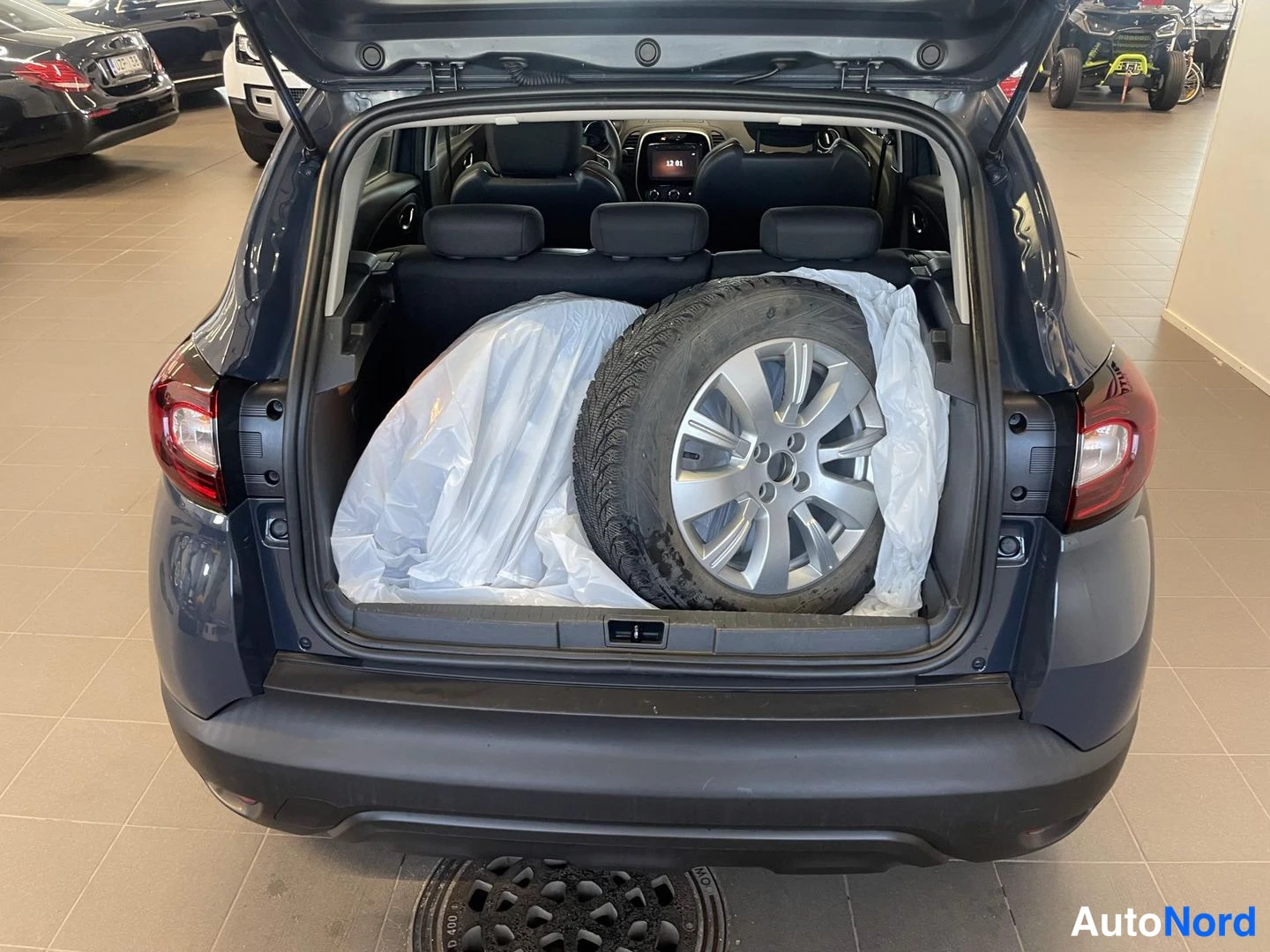 Sininen Renault Captur 2019, tavaratila, kuva 12