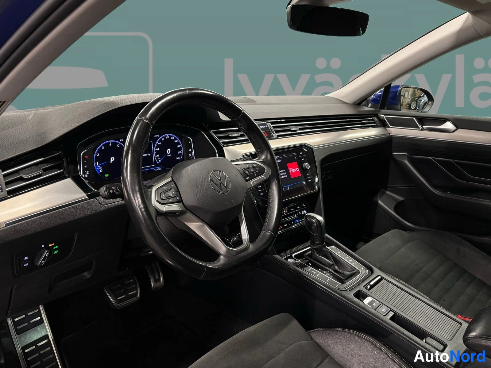 Vihreä Volkswagen Passat 2022, kuva 30