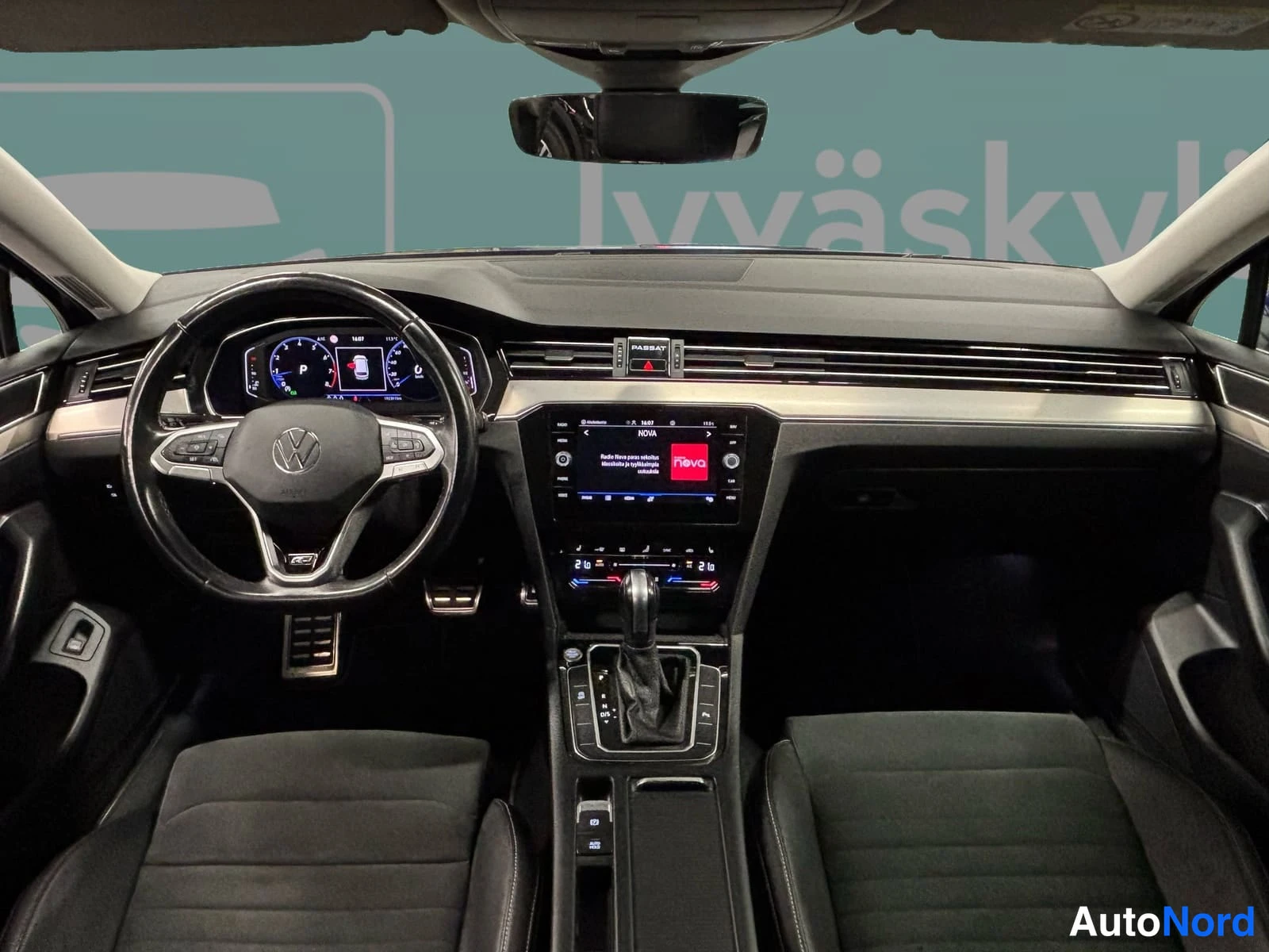 Vihreä Volkswagen Passat 2022, kuva 31