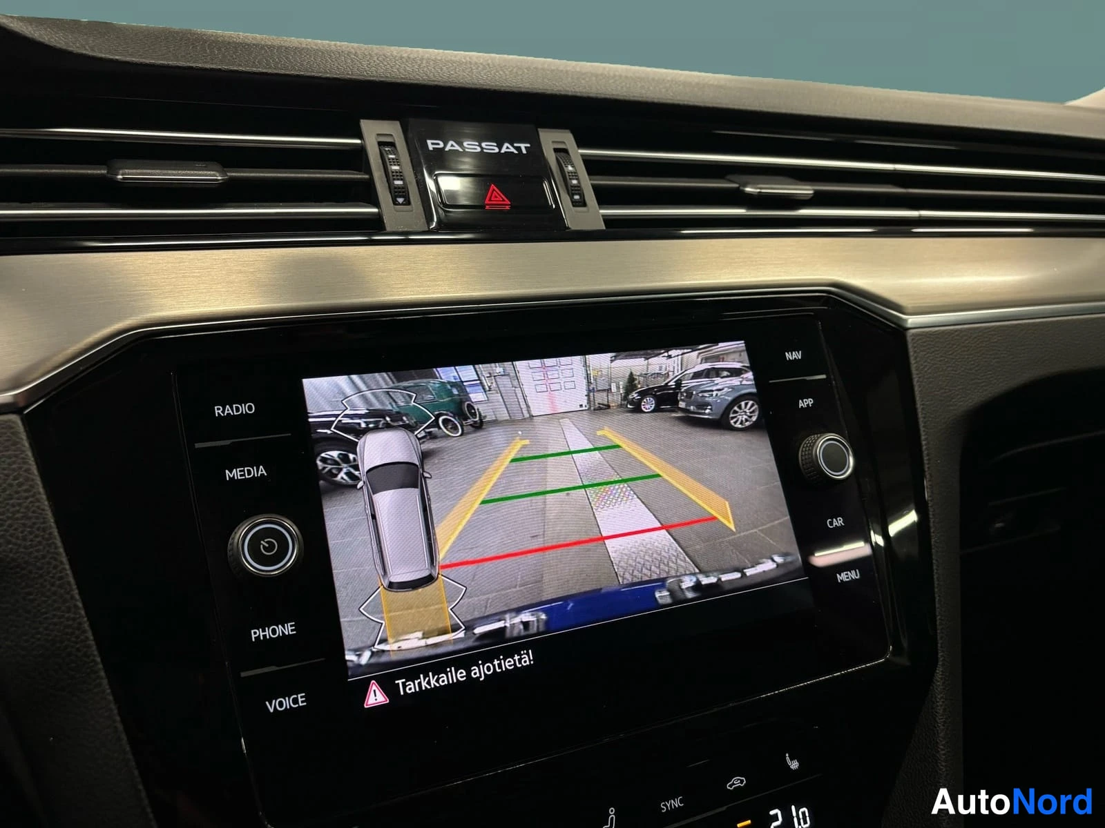 Vihreä Volkswagen Passat 2022, kuva 36