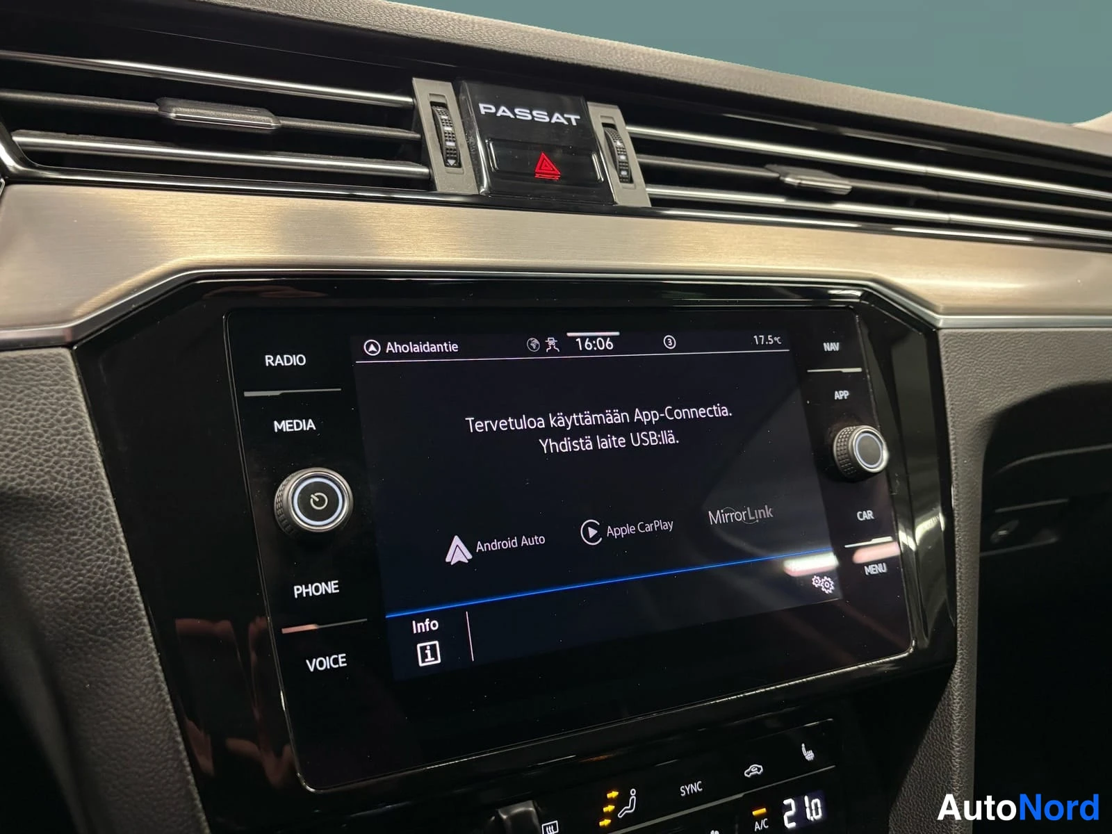 Vihreä Volkswagen Passat 2022, kuva 37