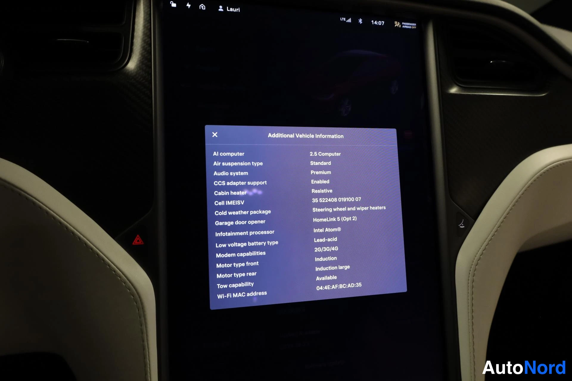 Punainen Tesla Model X 2018, yksityiskohta, kuva 22
