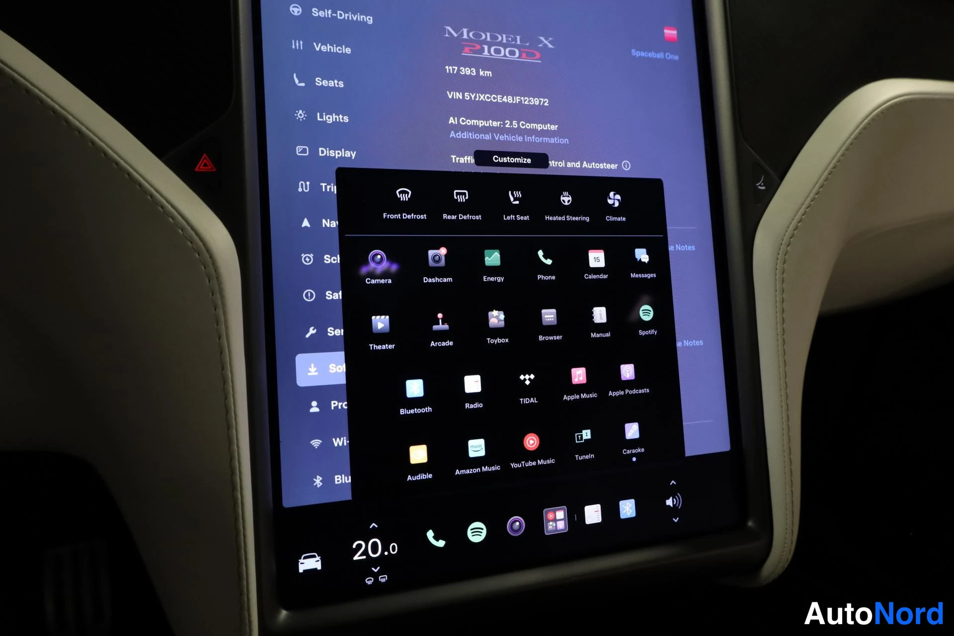 Punainen Tesla Model X 2018, yksityiskohta, kuva 23