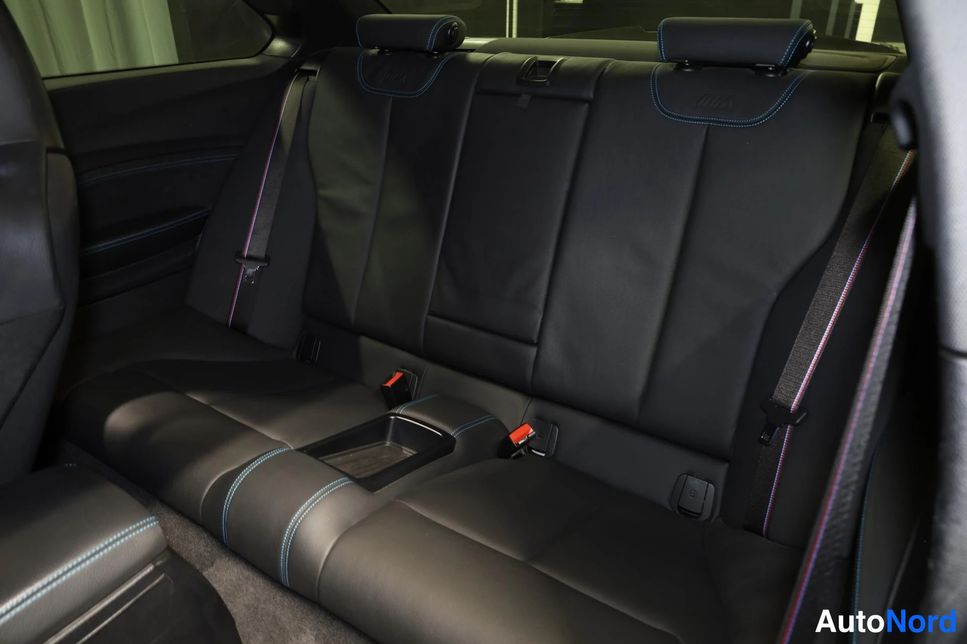 Turkoosi BMW M2 2019, takaistuimet, kuva 19