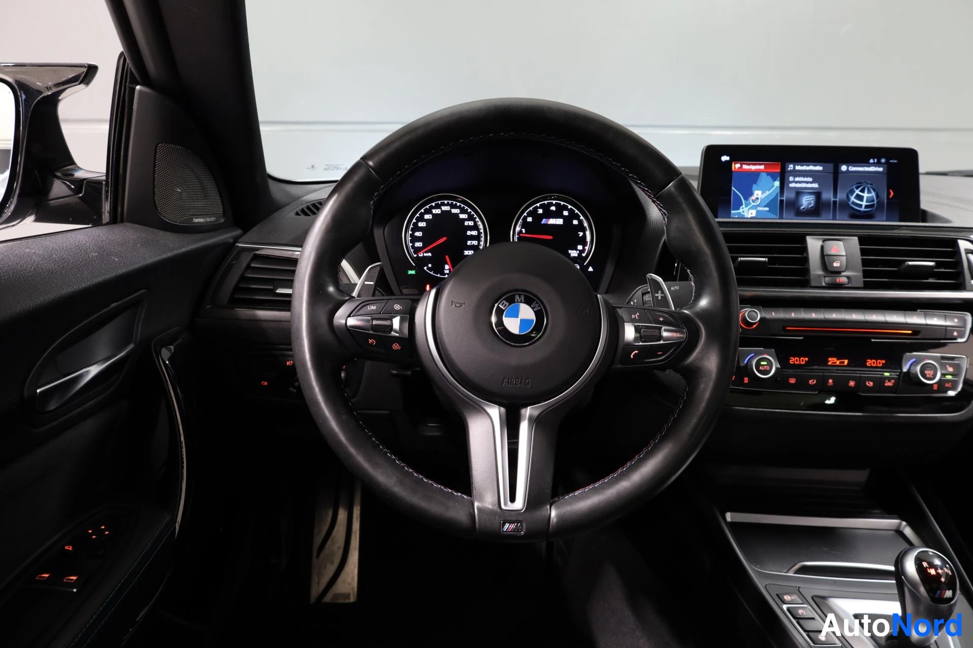 Turkoosi BMW M2 2019, ohjaamo, kuva 15