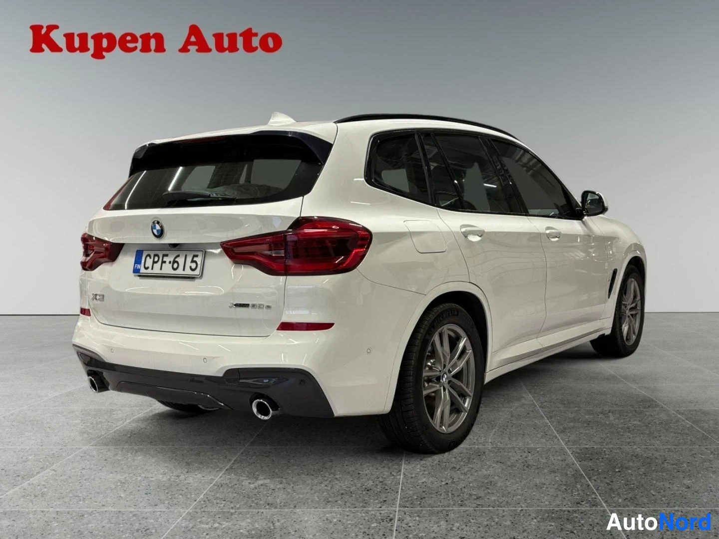 Valkoinen BMW X3 xDrive30e 2021, takaviisto, kuva 4