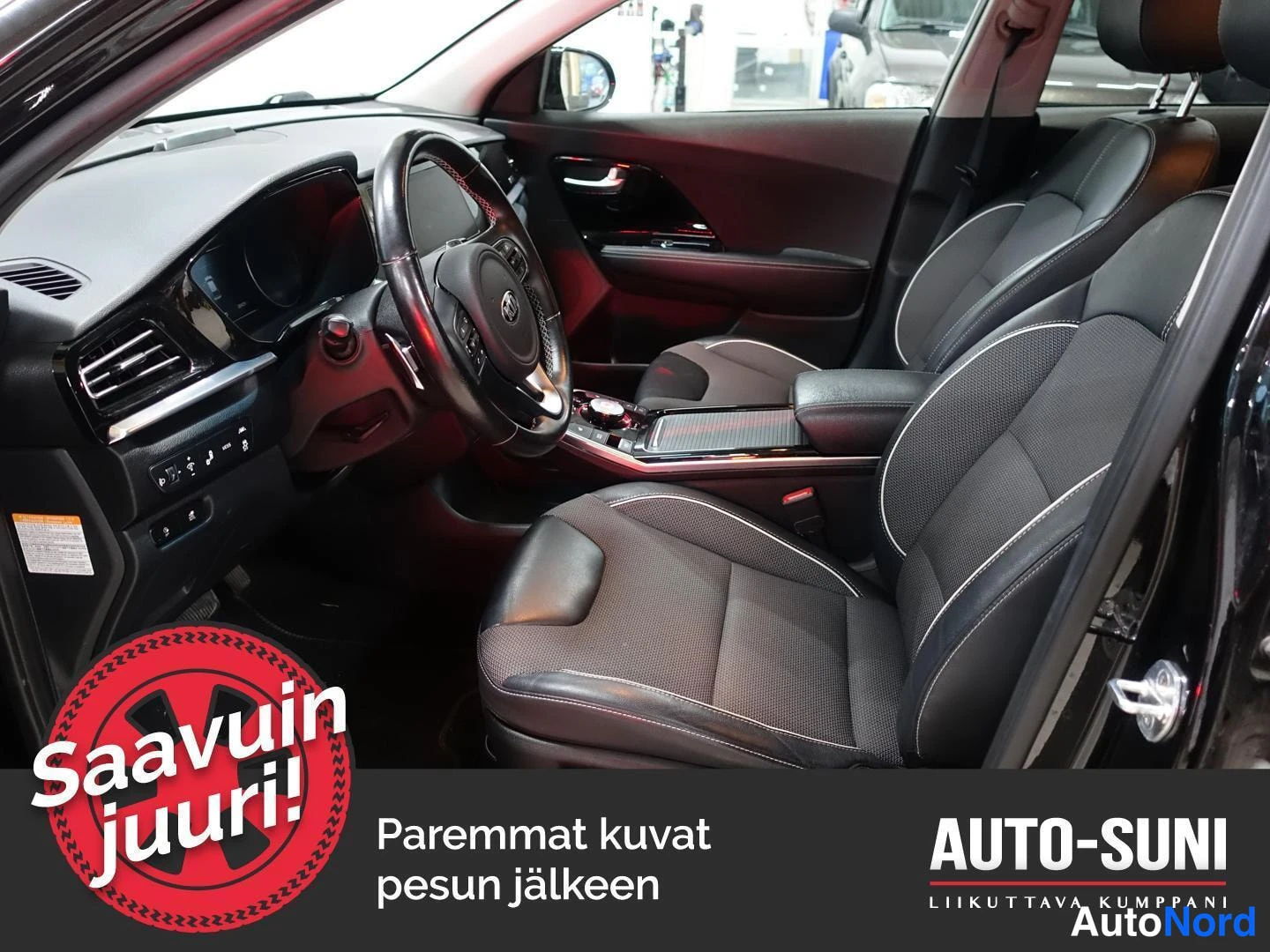 Svart Kia Niro 2021, förarplats, bild 5