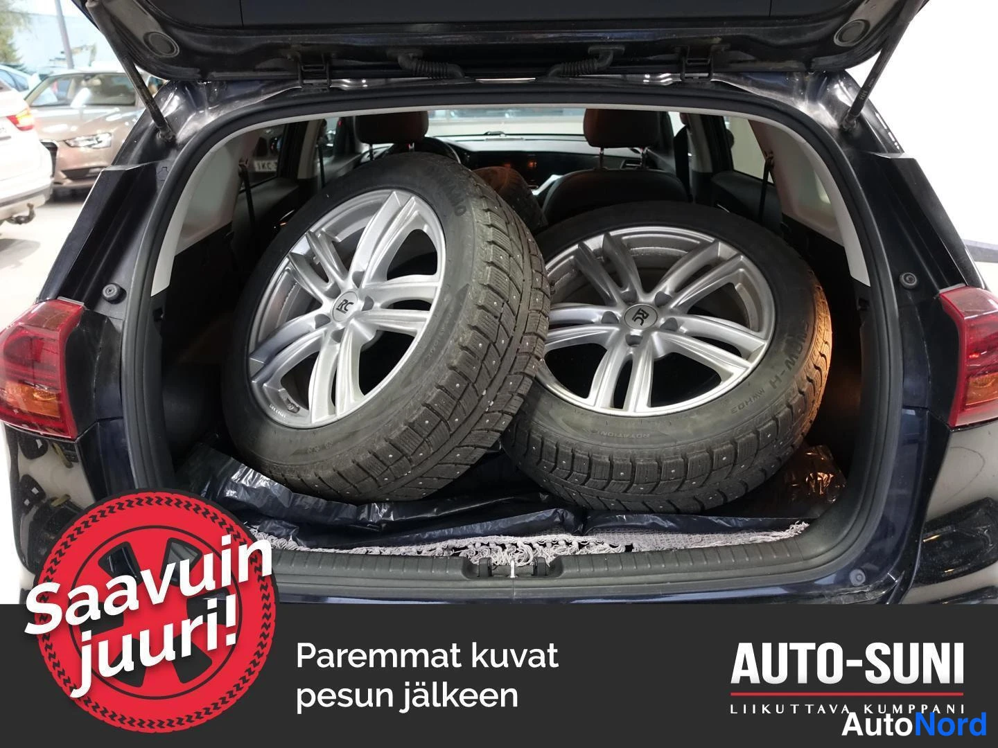 Svart Kia Niro 2021, bagageutrymme, bild 6