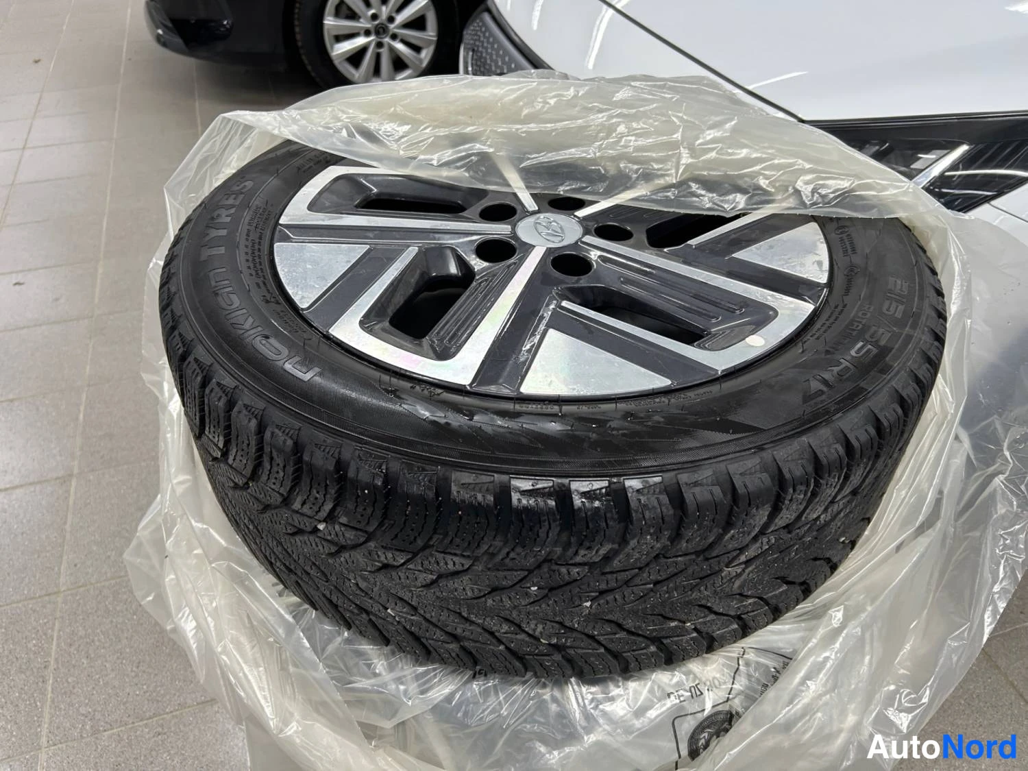 Valkoinen Hyundai Kona electric 2021, yksityiskohta, kuva 21