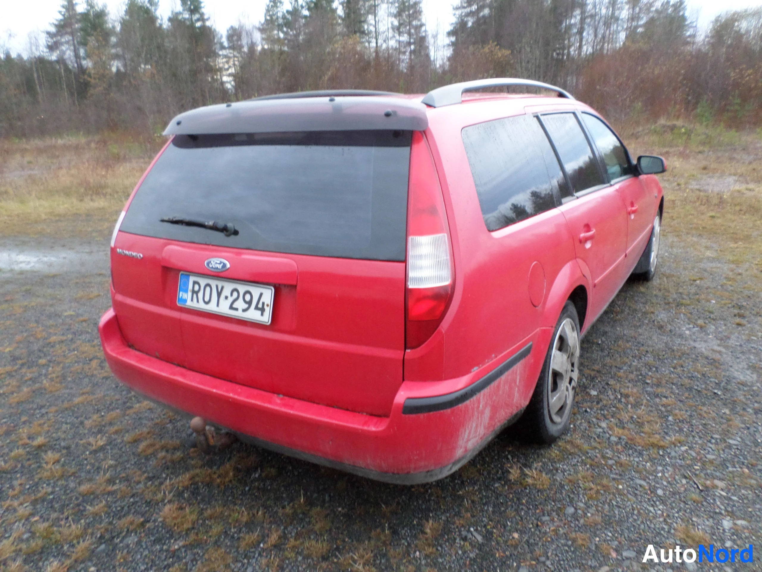 Punainen Ford Mondeo 2003, takaviisto, kuva 4