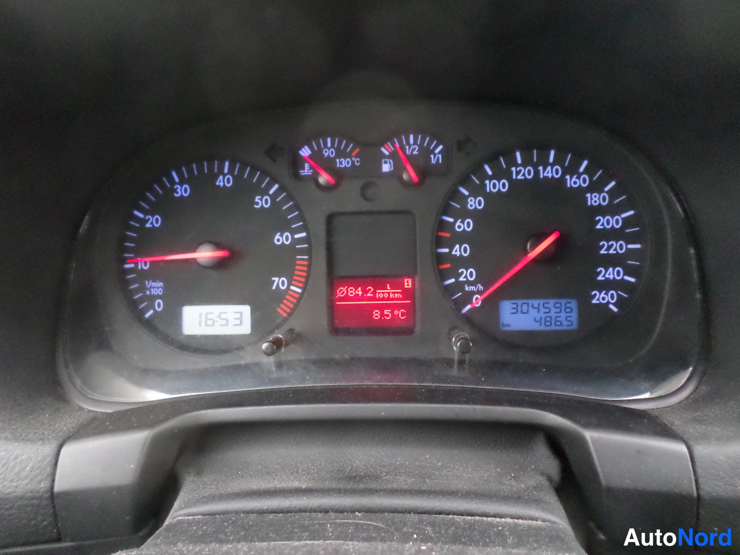 Röd Volkswagen Golf 1,6 STW 2003, detalj, bild 6