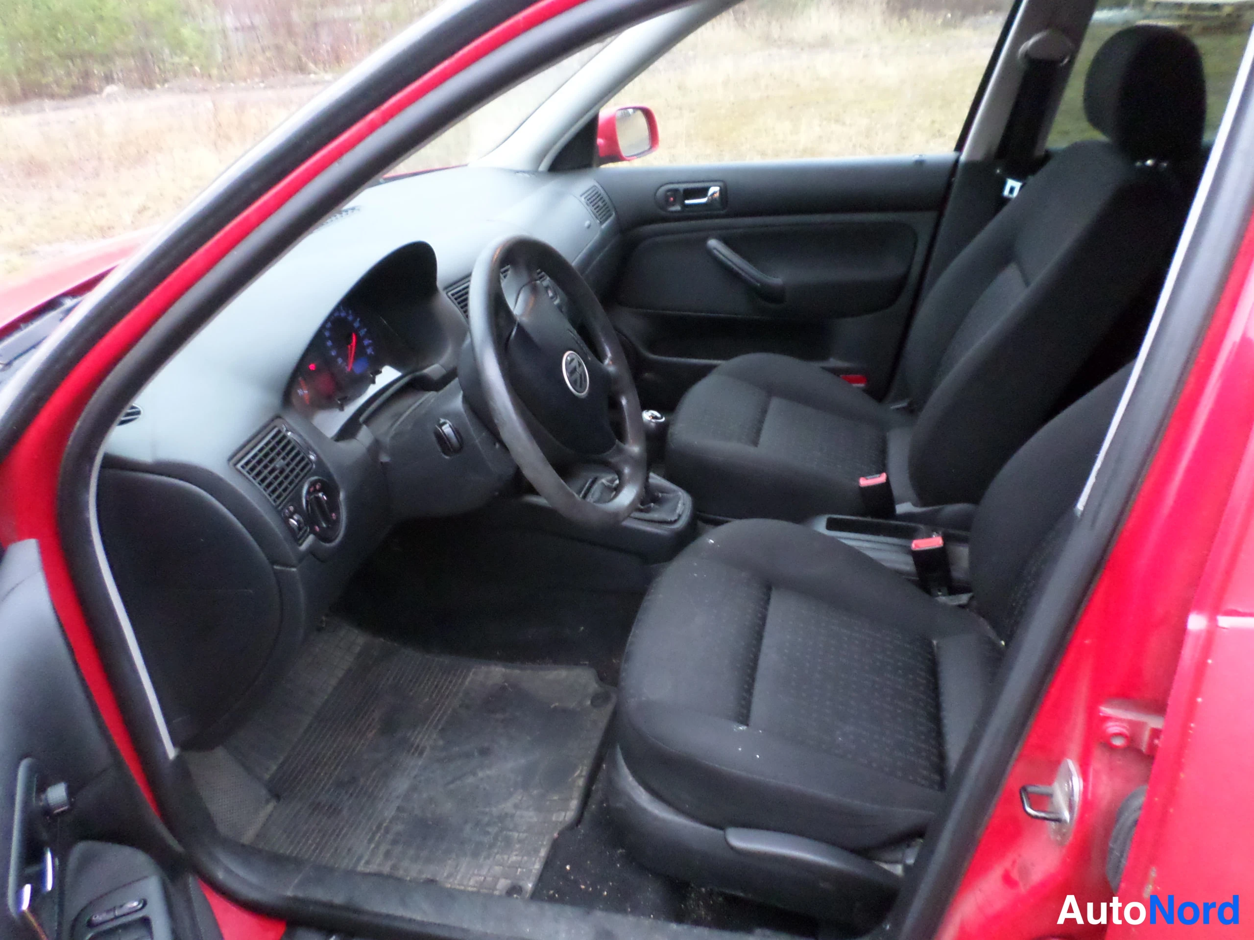 Röd Volkswagen Golf 1,6 STW 2003, förarplats, bild 7