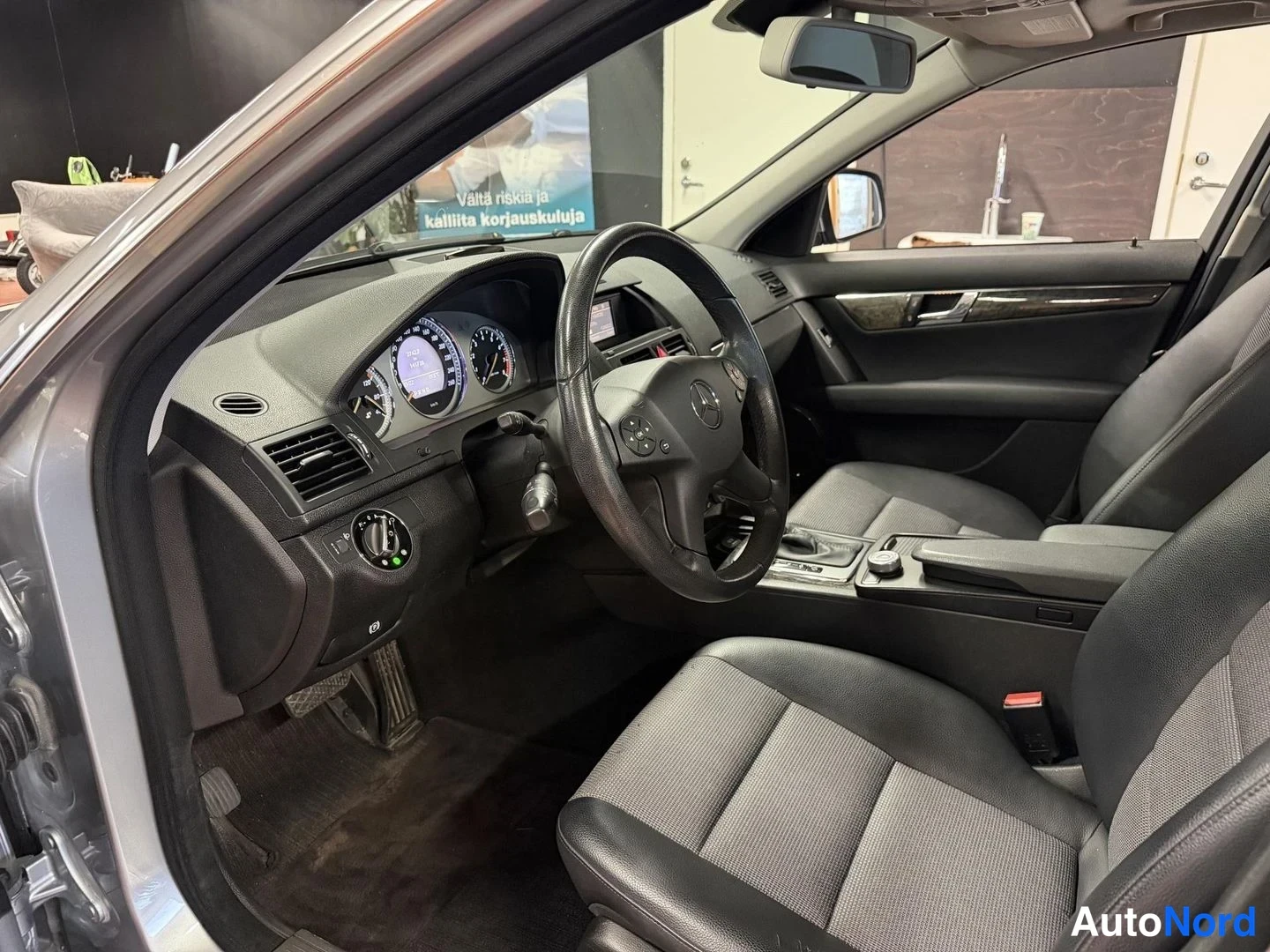 Harmaa Mercedes-Benz C 200 2007, ohjaamo, kuva 12