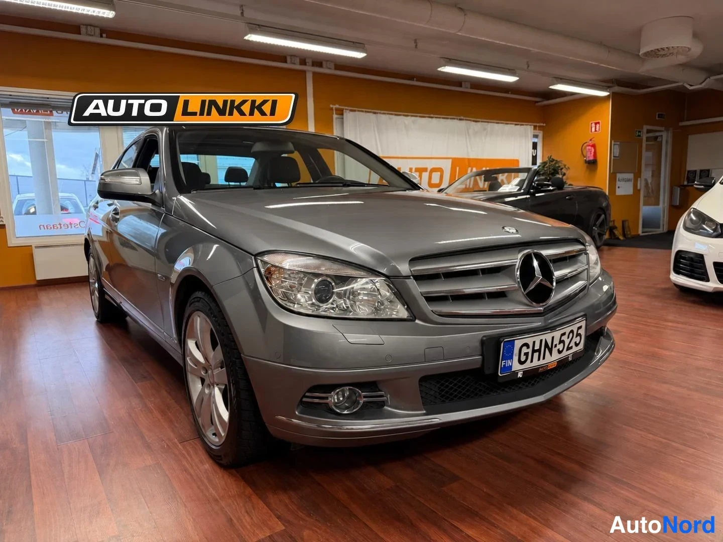 Harmaa Mercedes-Benz C 200 2007, etuviisto, keula oikealle, kuva 4