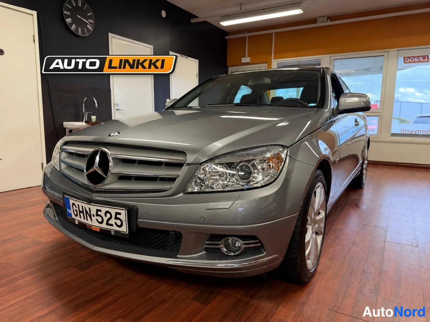 Harmaa Mercedes-Benz C 200 2007, etuviisto, keula vasemmalle, kuva 2