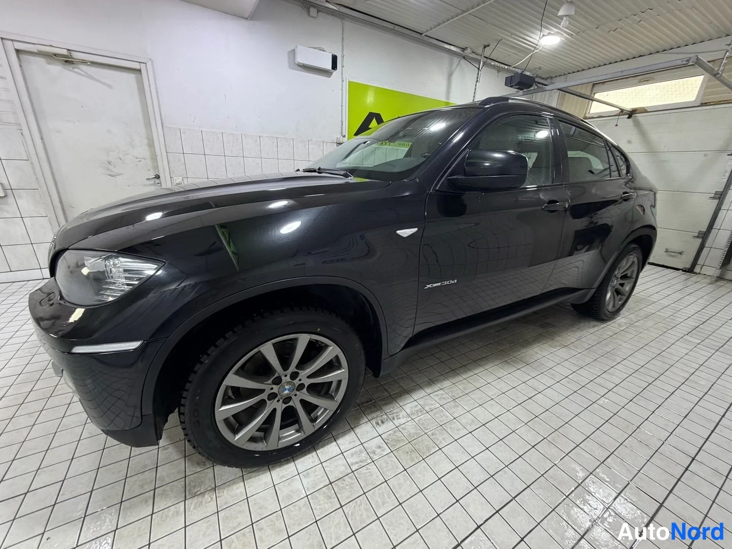 Musta BMW X6 xDrive30d 2011, sivulta, kuva 7