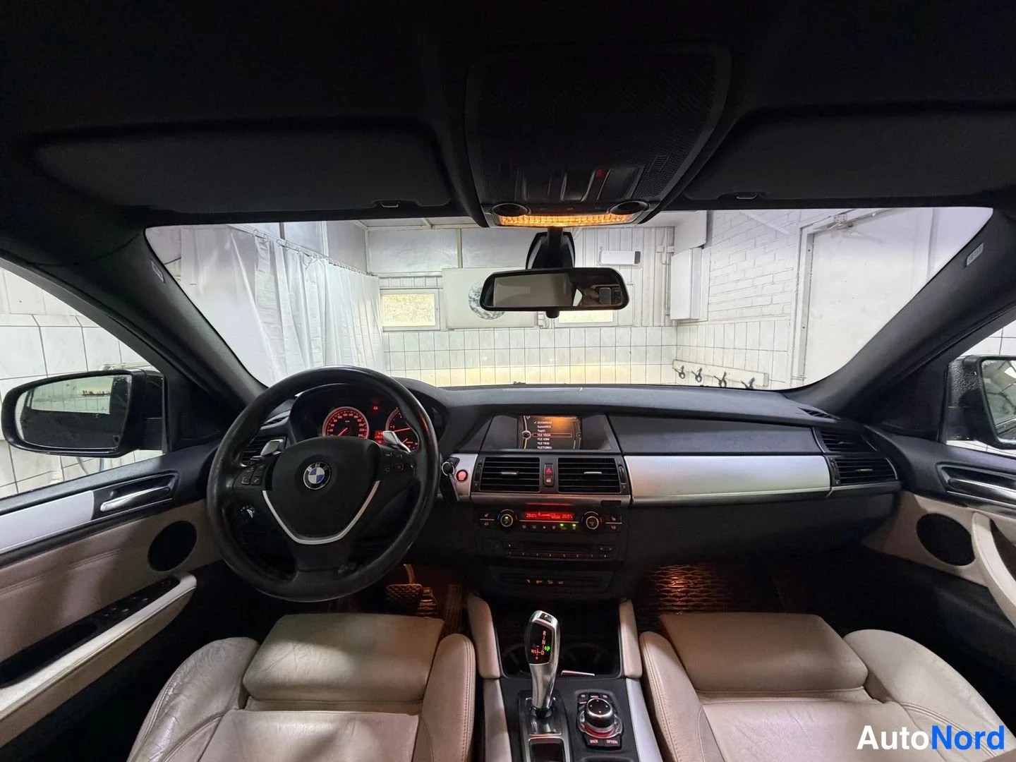 Musta BMW X6 xDrive30d 2011, ohjaamo, kuva 17